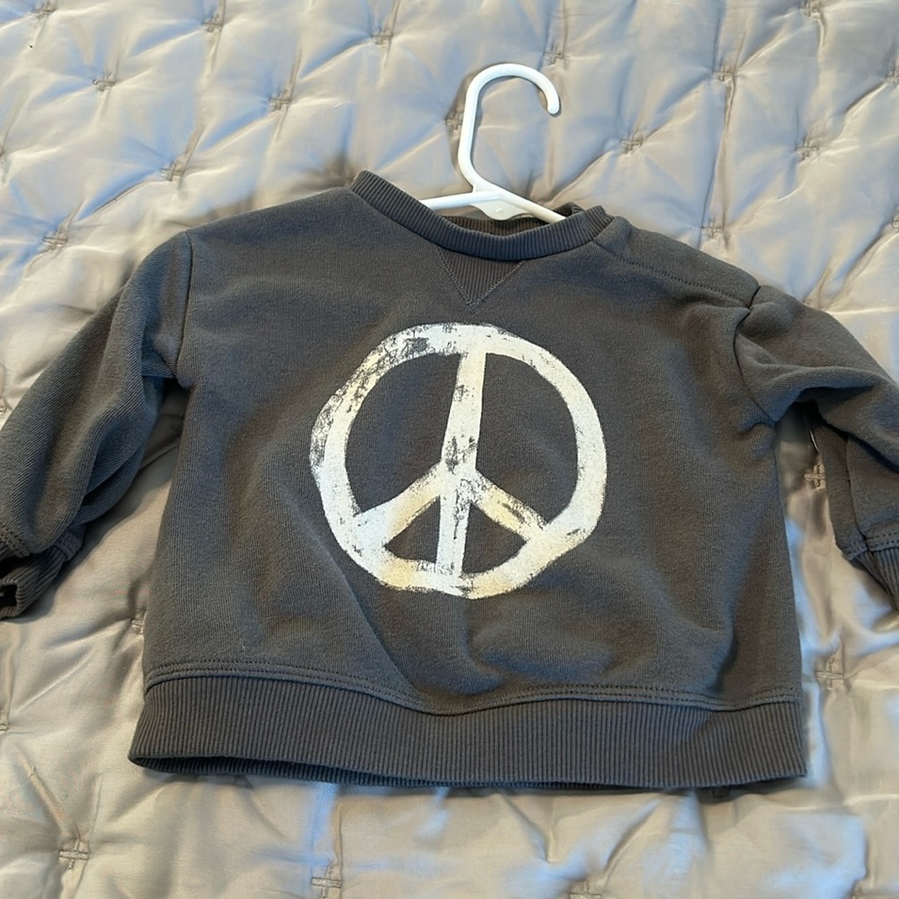 5 for 25$
Super soft, peace sign sweatshirt
